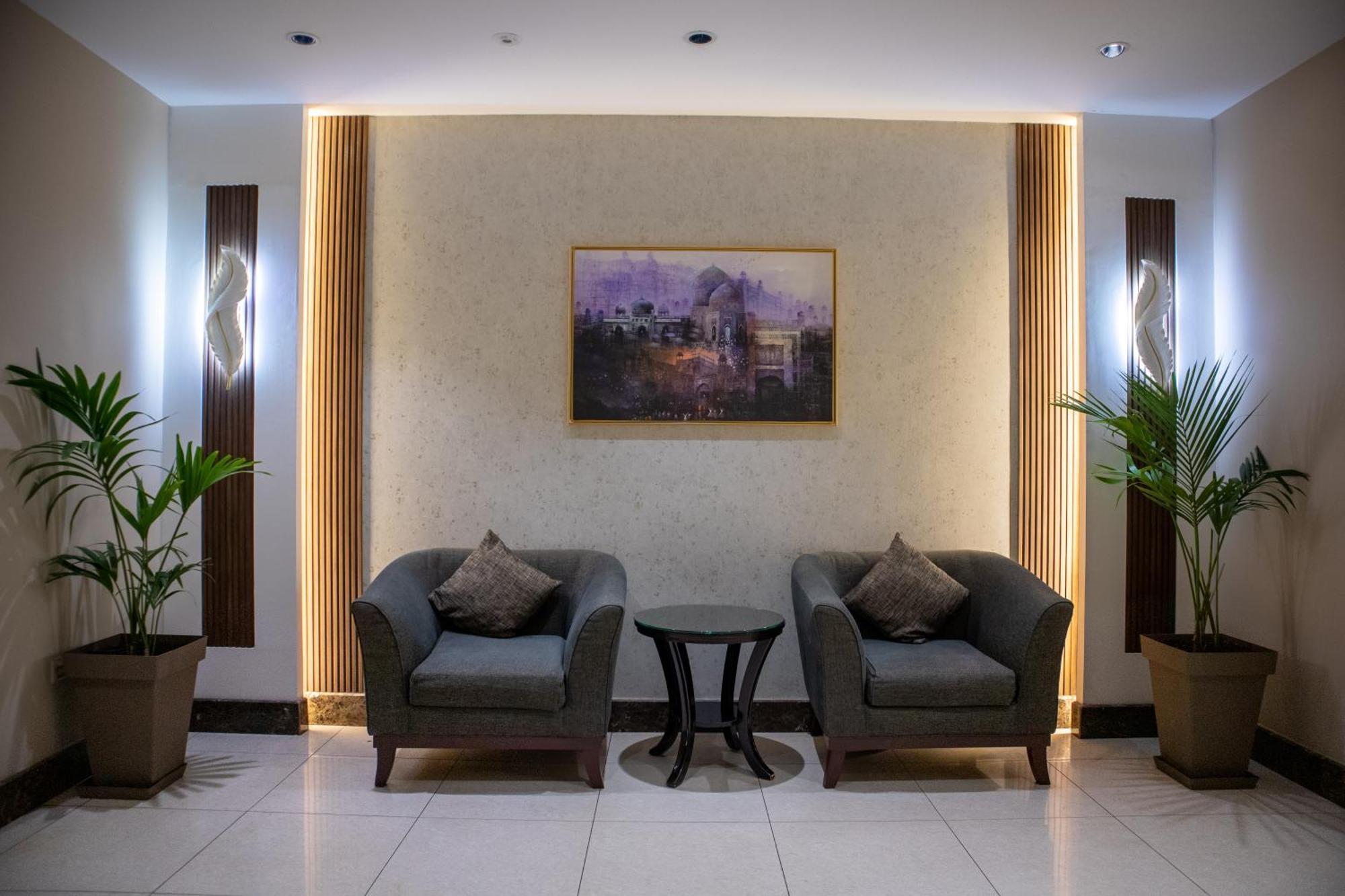 Emaar Royal Hotel Medina Exterior foto The lobby of the hotel